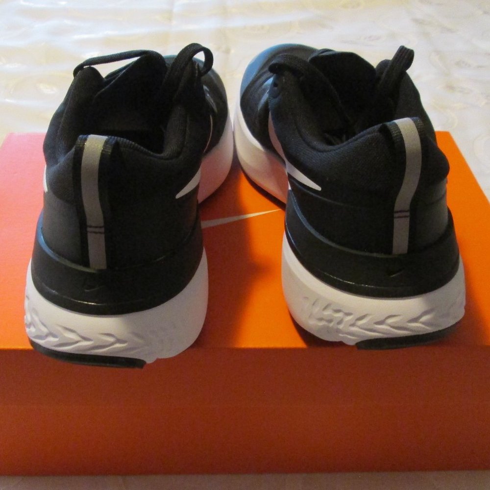#SOLD# NIKE MEN’S REACT MILER – NWT 9 - Picture 3 of 12